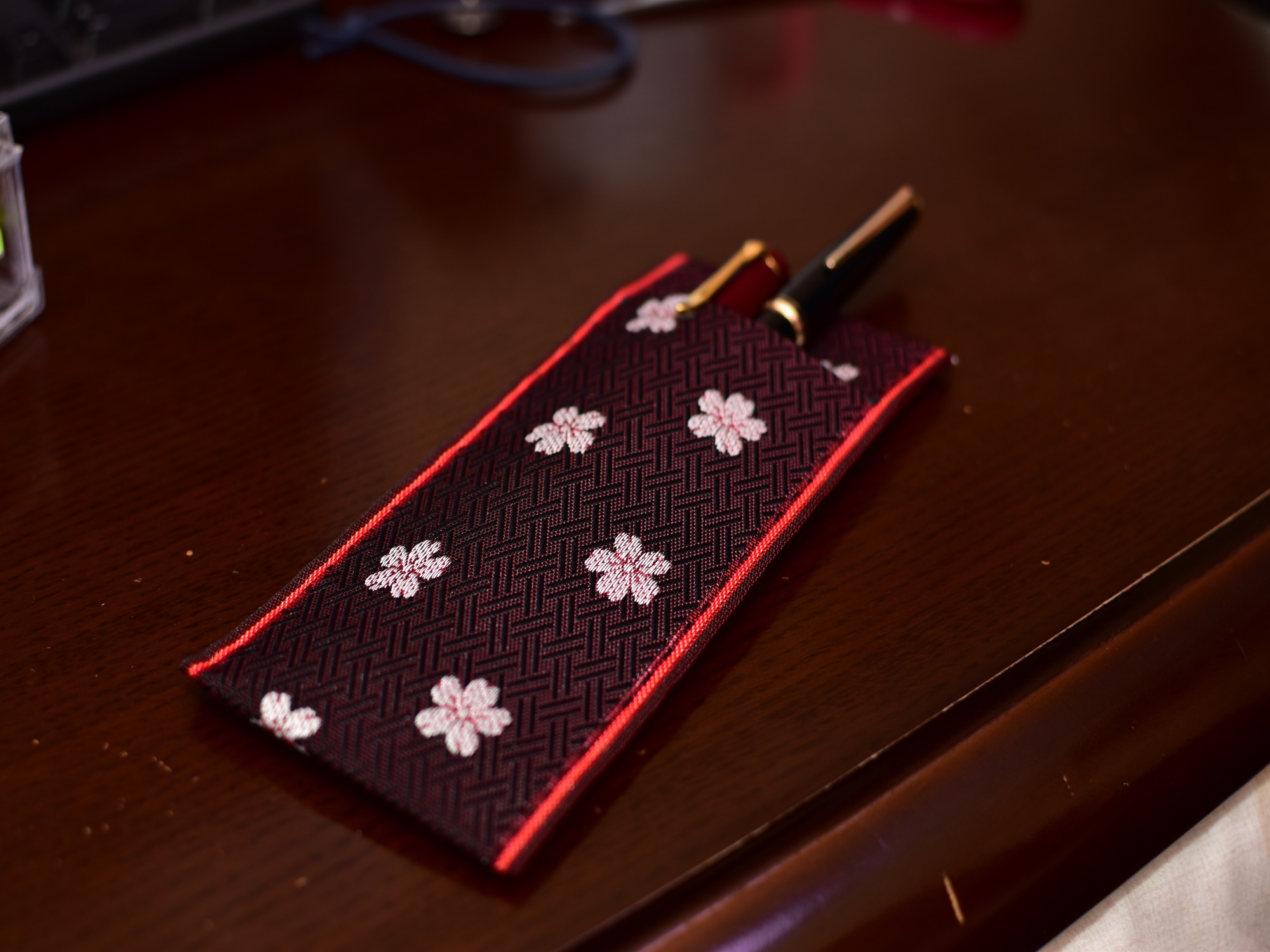 端の処理が要らないから簡単 畳縁 たたみべり を使った小物ペンケースの作り方 高田織物株式会社を参考 初心者ハンドメイドの作り方なら Momo工房ブログ